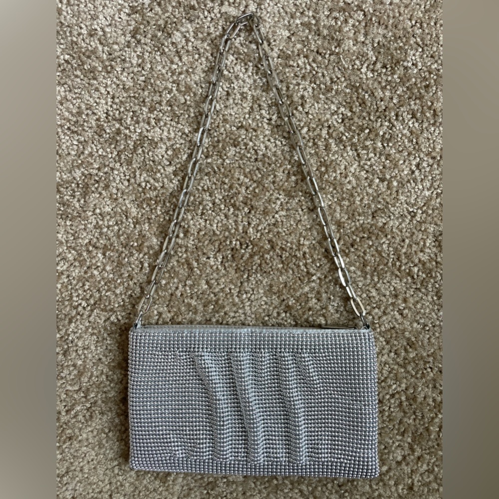 Silver chain strap purse. 8in x 5in.